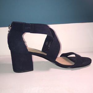 XAppeal Navy Heels